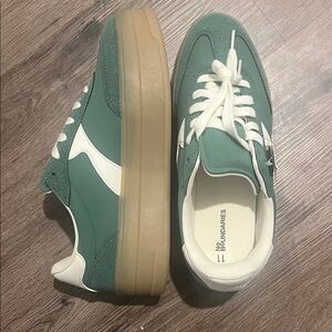 Unisex Low-Top Sneakers